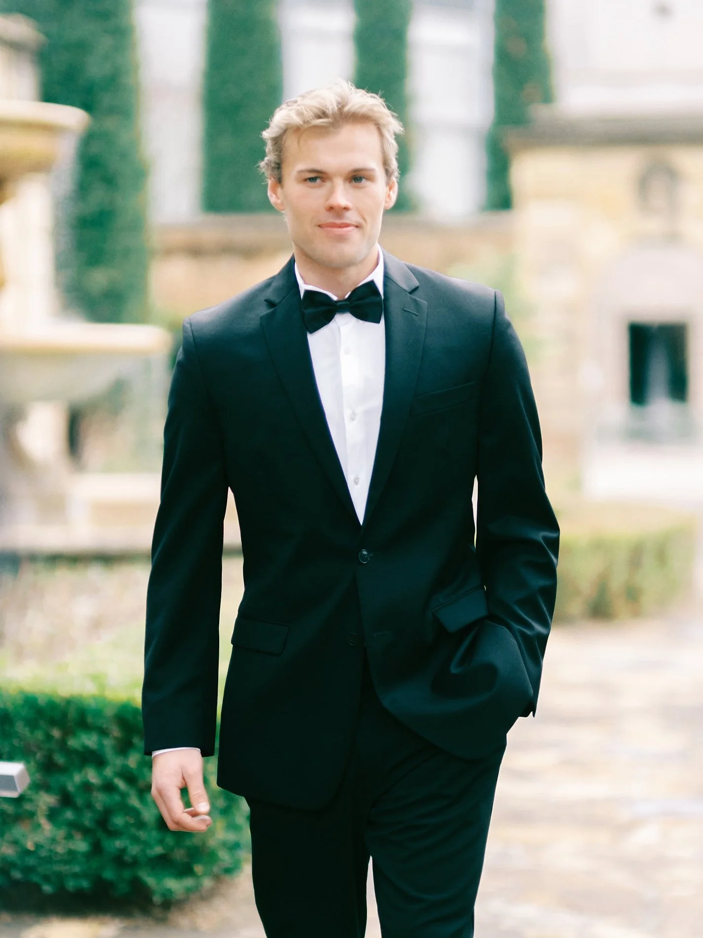 Candid wedding moment captured by Claire Ryser